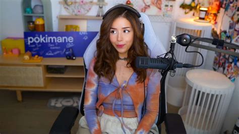 poki mane nip slip|Pokimane panics after accidental wardrobe。